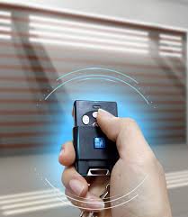 Thay bộ điều khiển remote cửa cuốn giá rẻ 