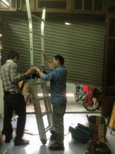 Sửa cửa cuốn vừa nhanh vừa rẻ bảo hành dài hạn 